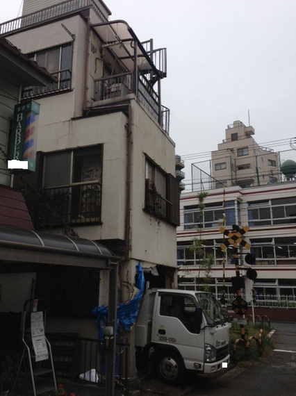 線路沿いの解体現場